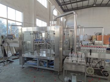 Çin İçecek Sıcak Dolum Makinesi 3'ü 1 Arada Monoblok Döner Dolum Makineleri Tedarikçi