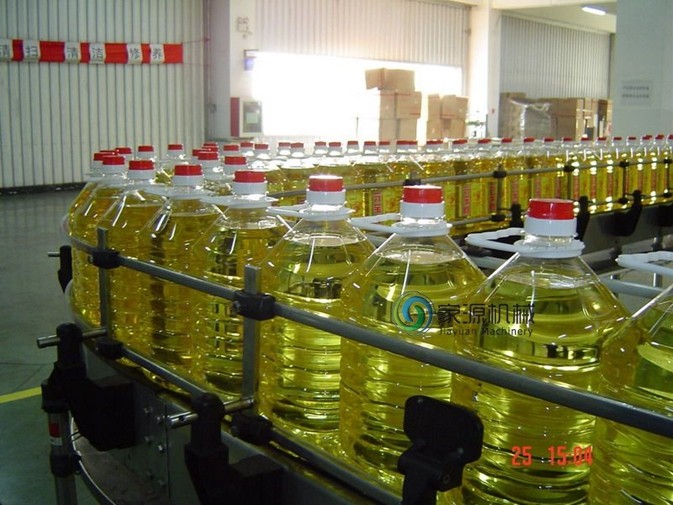 Automatic 5L Edible Oil Filling Machine With Screw Cap , Oil Bottle Filling Machine
